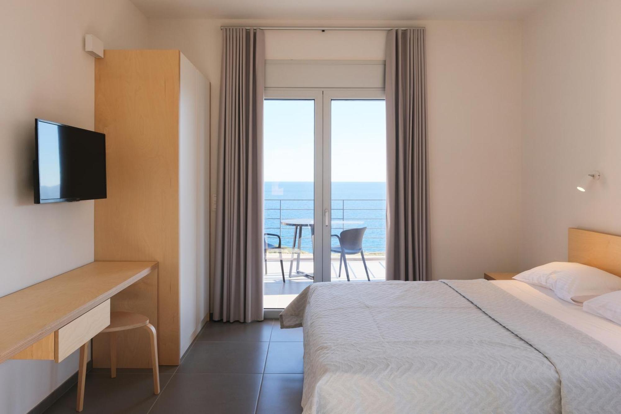 Pasithea Suites Monemvasía Екстериор снимка